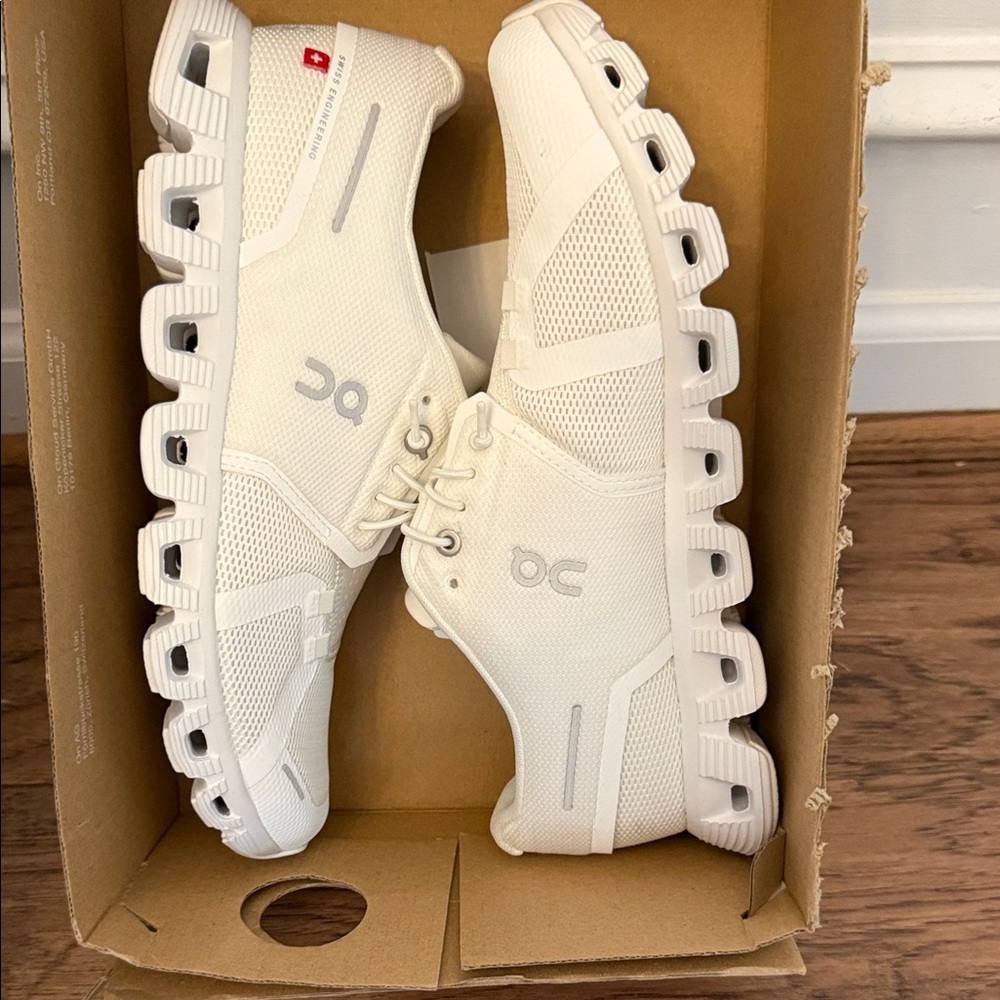On Running On Cloud White Athletic Shoes Cloud 5